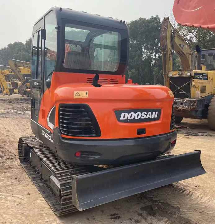 Used Excavator Doosan DX60-9 Excavators Mini Equipment Earth Moving Machinery Doosan Digger Excavator for Sale - Kotrógép: 5 kép. Used Excavator Doosan DX60-9 Excavators Mini Equipment Earth Moving Machinery Doosan Digger Excavator for Sale - Kotrógép: 5 kép.