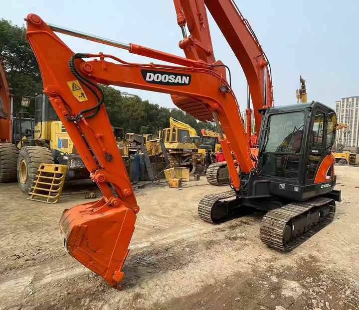 Used Excavator Doosan DX60-9 Excavators Mini Equipment Earth Moving Machinery Doosan Digger Excavator for Sale - Kotrógép: 4 kép. Used Excavator Doosan DX60-9 Excavators Mini Equipment Earth Moving Machinery Doosan Digger Excavator for Sale - Kotrógép: 4 kép.