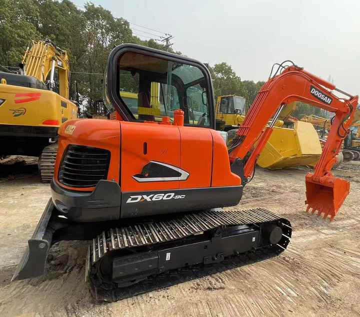 Used Excavator Doosan DX60-9 Excavators Mini Equipment Earth Moving Machinery Doosan Digger Excavator for Sale - Kotrógép: 2 kép. Used Excavator Doosan DX60-9 Excavators Mini Equipment Earth Moving Machinery Doosan Digger Excavator for Sale - Kotrógép: 2 kép.
