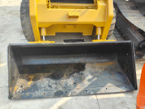 Used Front Loader Tractor CAT 246D Skid Steer Loader / Used Cat 226B 246C 246d Mini Skid Steer Loader in Stock - Mini homlokrakodó: 3 kép. Used Front Loader Tractor CAT 246D Skid Steer Loader / Used Cat 226B 246C 246d Mini Skid Steer Loader in Stock - Mini homlokrakodó: 3 kép.