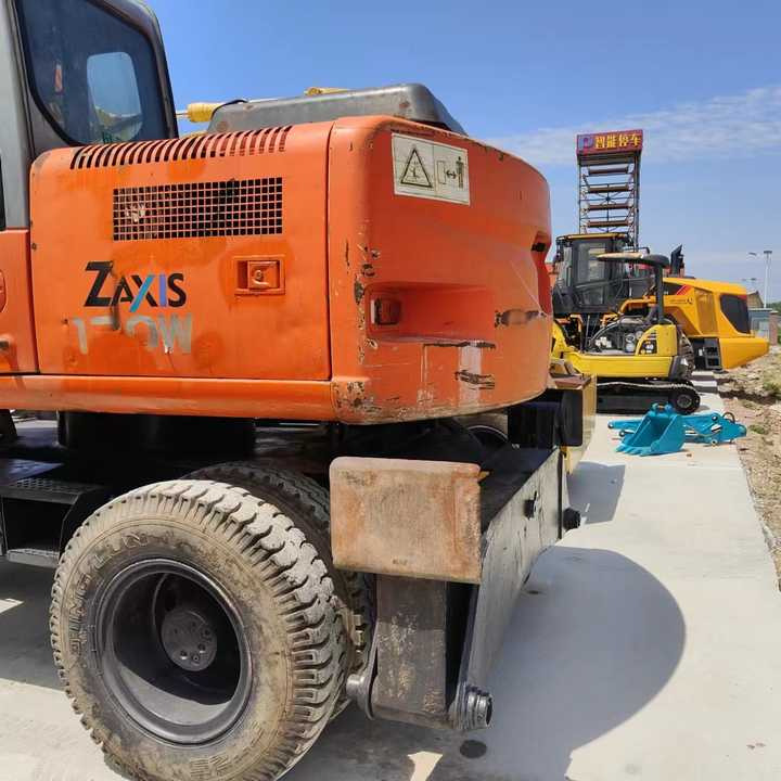 Used Japan Original Brand Hitachi Zx 130w Wheel Excavator Hitachi Zx120 130 200 Excavator for Sale - Kotrógép: 4 kép. Used Japan Original Brand Hitachi Zx 130w Wheel Excavator Hitachi Zx120 130 200 Excavator for Sale - Kotrógép: 4 kép.