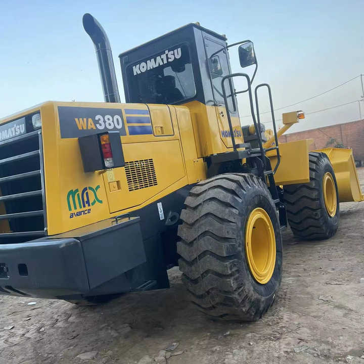 Used Komatsu WA380-3 Front Loader in Very Good Condition Strong Power komatsu 380 Wheel Loader Low Price Hot Sale - Gumikerekes homlokrakodó: 1 kép. Used Komatsu WA380-3 Front Loader in Very Good Condition Strong Power komatsu 380 Wheel Loader Low Price Hot Sale - Gumikerekes homlokrakodó: 1 kép.