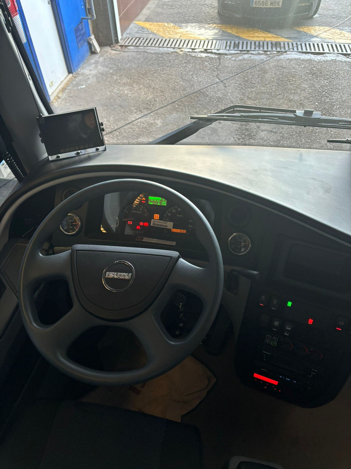 ISUZU TURQUOISE - Távolsági busz: 4 kép. ISUZU TURQUOISE - Távolsági busz: 4 kép.