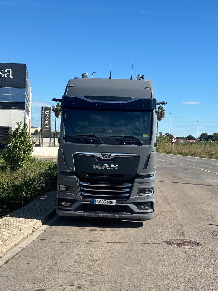 MAN TGX - Autószállító teherautó: 4 kép. MAN TGX - Autószállító teherautó: 4 kép.