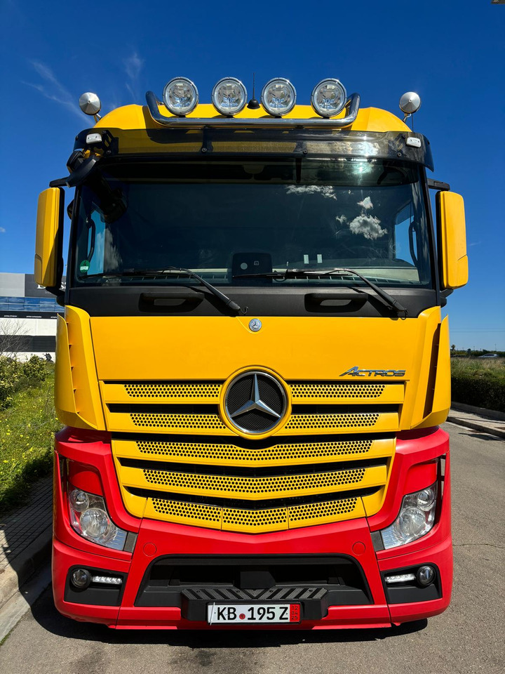 MERCEDES-BENZ ACTROS 450 - Autószállító teherautó: 2 kép. MERCEDES-BENZ ACTROS 450 - Autószállító teherautó: 2 kép.