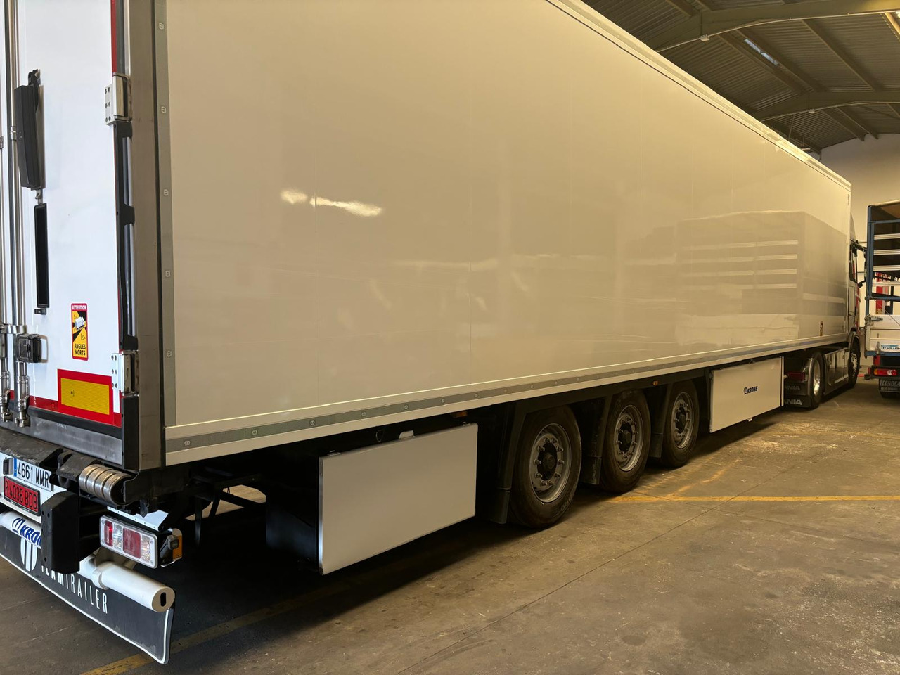 SCANIA S500 - Hűtős teherautó: 4 kép. SCANIA S500 - Hűtős teherautó: 4 kép.