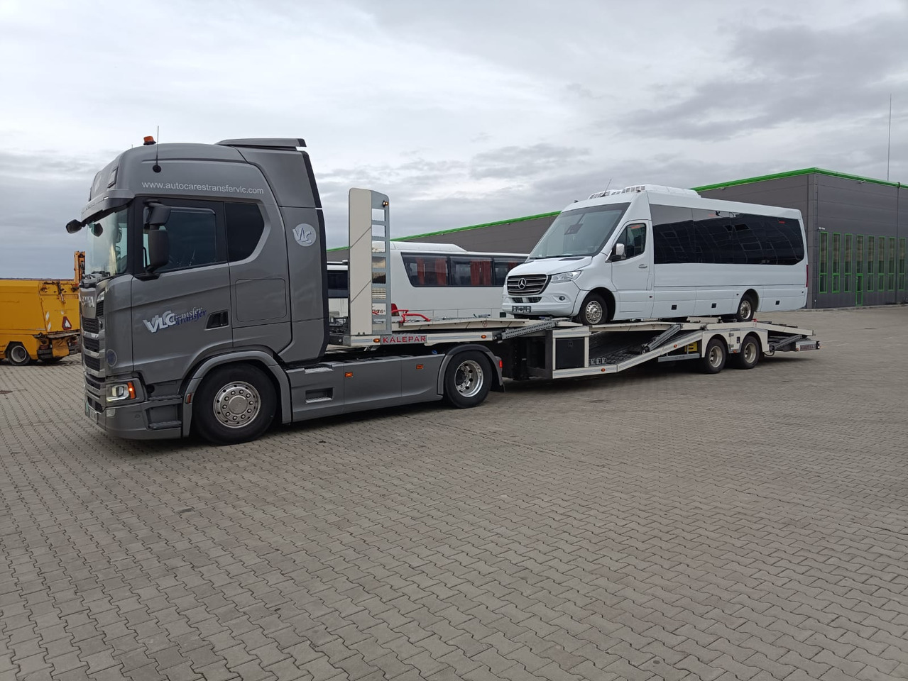 SCANIA S500 - Autószállító teherautó: 3 kép. SCANIA S500 - Autószállító teherautó: 3 kép.