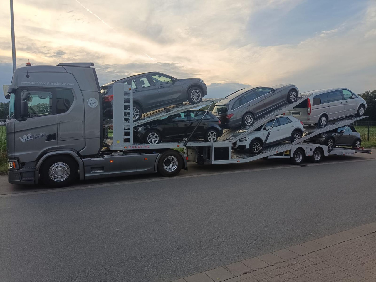 SCANIA S500 - Autószállító teherautó: 1 kép. SCANIA S500 - Autószállító teherautó: 1 kép.