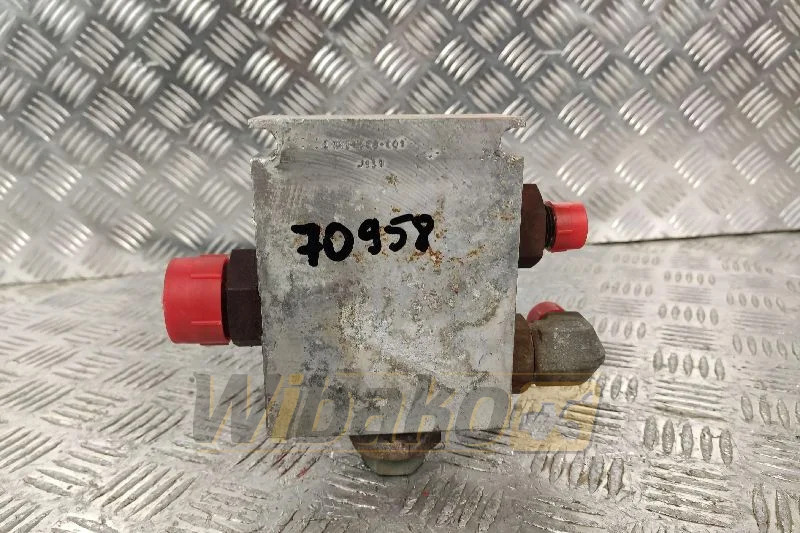2VXP6989-001 J931 - Hidraulikus szelep - Építőipari gépek: 1 kép. 2VXP6989-001 J931 - Hidraulikus szelep - Építőipari gépek: 1 kép.