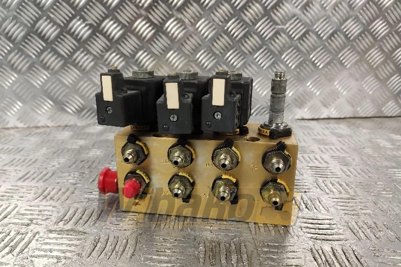 Atlas Copco ROC P7-11 - Hidraulikus szelep - Építőipari gépek: 1 kép. Atlas Copco ROC P7-11 - Hidraulikus szelep - Építőipari gépek: 1 kép.