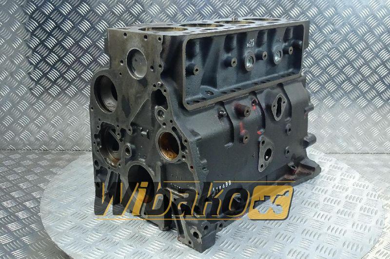 Crankcase for engine Case 4-390 3906406 - Forgattyúsház - Építőipari gépek: 1 kép. Crankcase for engine Case 4-390 3906406 - Forgattyúsház - Építőipari gépek: 1 kép.