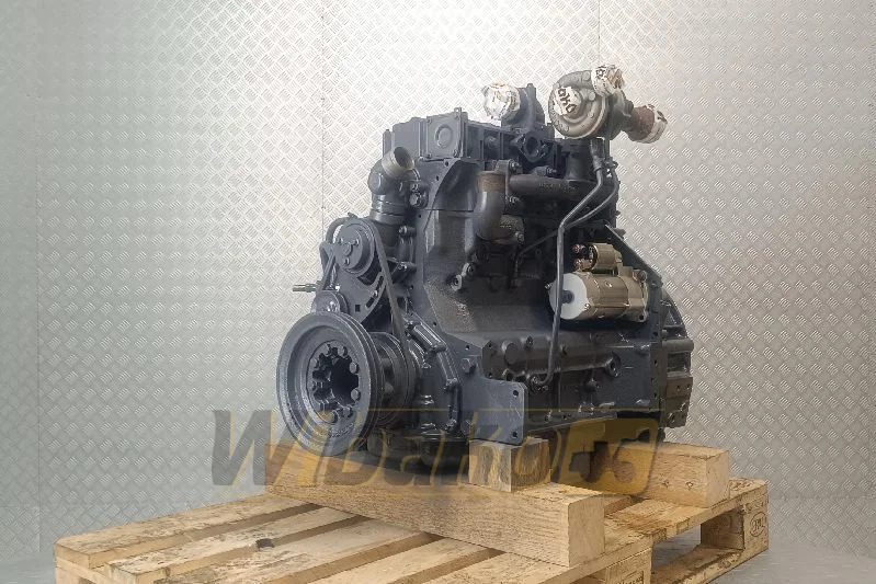 Deutz BF4M1012C - Motor - Építőipari gépek: 5 kép. Deutz BF4M1012C - Motor - Építőipari gépek: 5 kép.