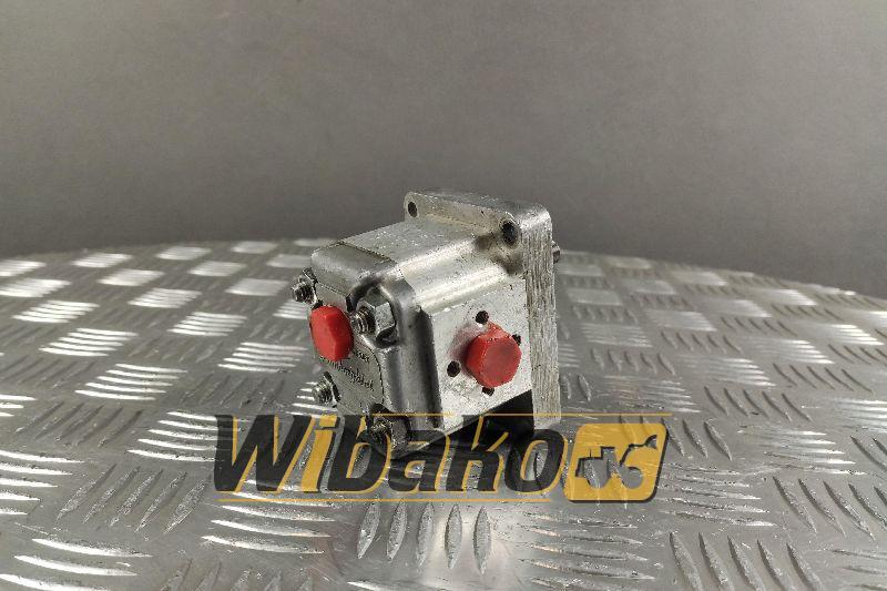 Gear pump Lamborghini HLM/T 131D - Hidraulikus szivattyú - Építőipari gépek: 1 kép. Gear pump Lamborghini HLM/T 131D - Hidraulikus szivattyú - Építőipari gépek: 1 kép.