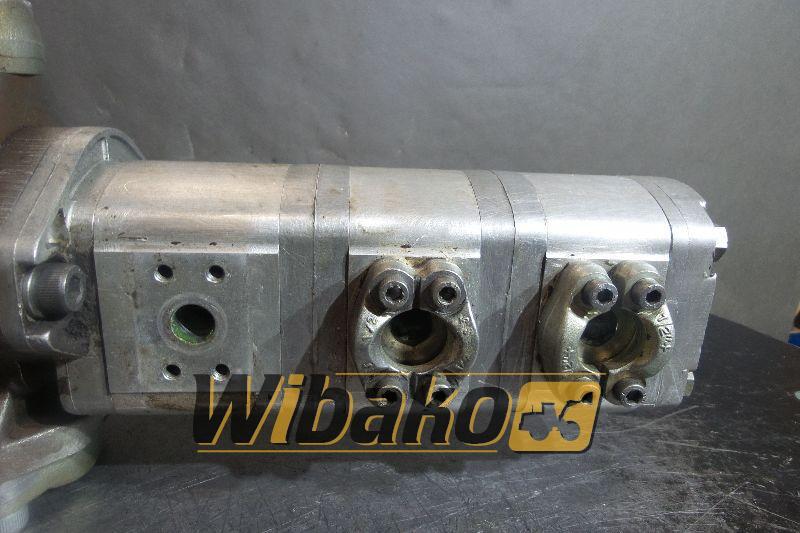 Gear pump Poclain 30125697 P4743520A - Hidraulikus szivattyú - Építőipari gépek: 1 kép. Gear pump Poclain 30125697 P4743520A - Hidraulikus szivattyú - Építőipari gépek: 1 kép.