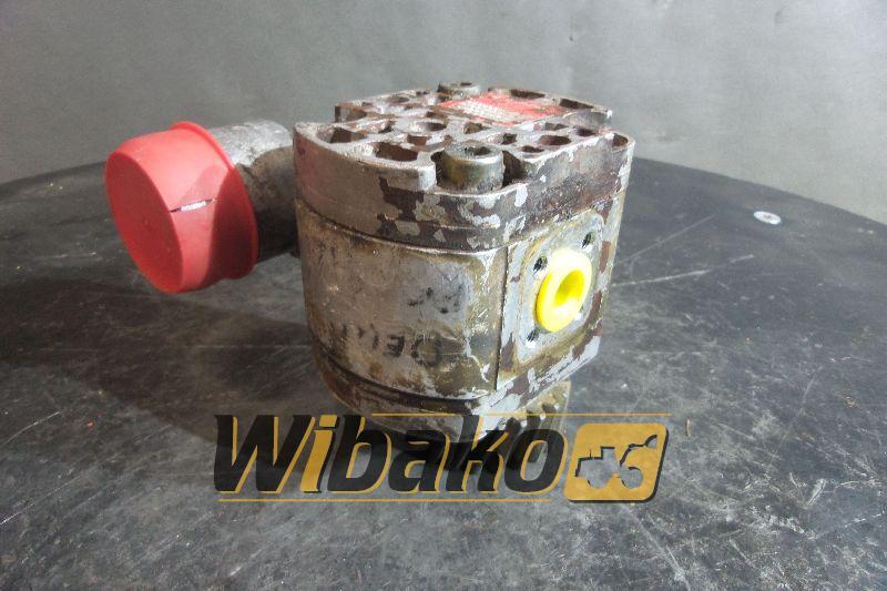 Gear pump Poclain 80970737 0943593 - Hidraulikus szivattyú - Építőipari gépek: 1 kép. Gear pump Poclain 80970737 0943593 - Hidraulikus szivattyú - Építőipari gépek: 1 kép.