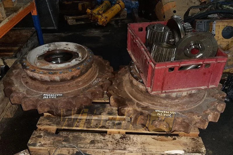 Hyundai 450LC - Véglehajtás - Építőipari gépek: 1 kép. Hyundai 450LC - Véglehajtás - Építőipari gépek: 1 kép.