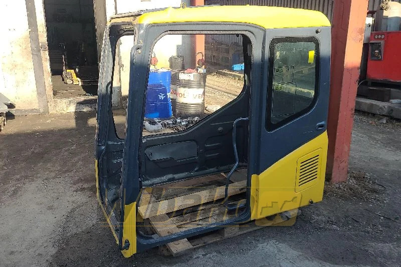Komatsu PC290 - Fülke - Építőipari gépek: 1 kép. Komatsu PC290 - Fülke - Építőipari gépek: 1 kép.