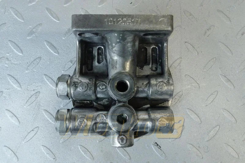 Liebherr 10120517 - Olajszűrő - Építőipari gépek: 1 kép. Liebherr 10120517 - Olajszűrő - Építőipari gépek: 1 kép.