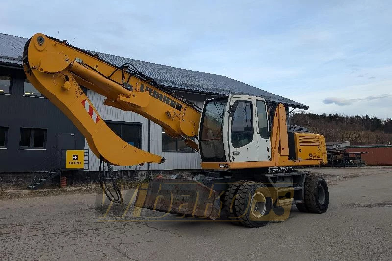 Liebherr A924C - Hulladék kotró: 1 kép. Liebherr A924C - Hulladék kotró: 1 kép.