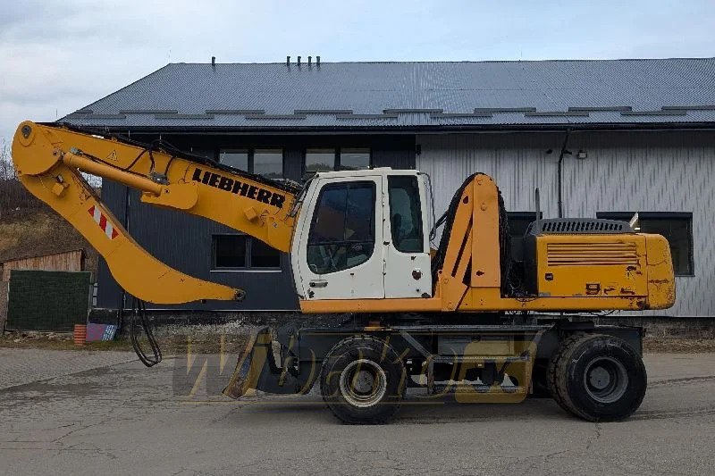 Liebherr A924C - Hulladék kotró: 2 kép. Liebherr A924C - Hulladék kotró: 2 kép.