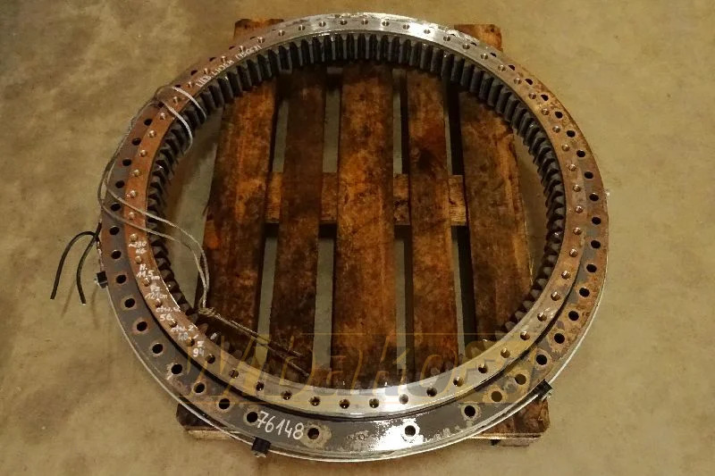 Liebherr KUD64VJ003-001 932833001 - Elforduló gyűrű - Építőipari gépek: 1 kép. Liebherr KUD64VJ003-001 932833001 - Elforduló gyűrű - Építőipari gépek: 1 kép.