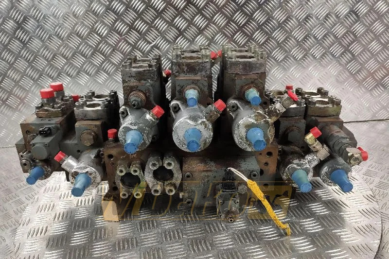 Liebherr R924 HDSL - Hidraulikus szelep - Építőipari gépek: 2 kép. Liebherr R924 HDSL - Hidraulikus szelep - Építőipari gépek: 2 kép.