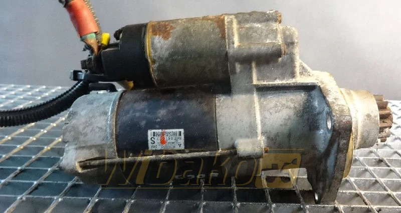 Mitsubishi M009T80573 4410ME441057 - Indítómotor - Építőipari gépek: 1 kép. Mitsubishi M009T80573 4410ME441057 - Indítómotor - Építőipari gépek: 1 kép.