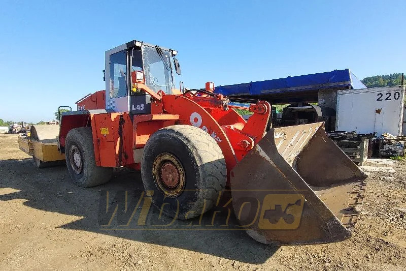 O&K L45 - Gumikerekes homlokrakodó: 4 kép. O&K L45 - Gumikerekes homlokrakodó: 4 kép.