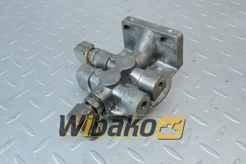 Oil filter bracket for engine Cummins QSC8.3 - Olajszűrő - Építőipari gépek: 1 kép. Oil filter bracket for engine Cummins QSC8.3 - Olajszűrő - Építőipari gépek: 1 kép.