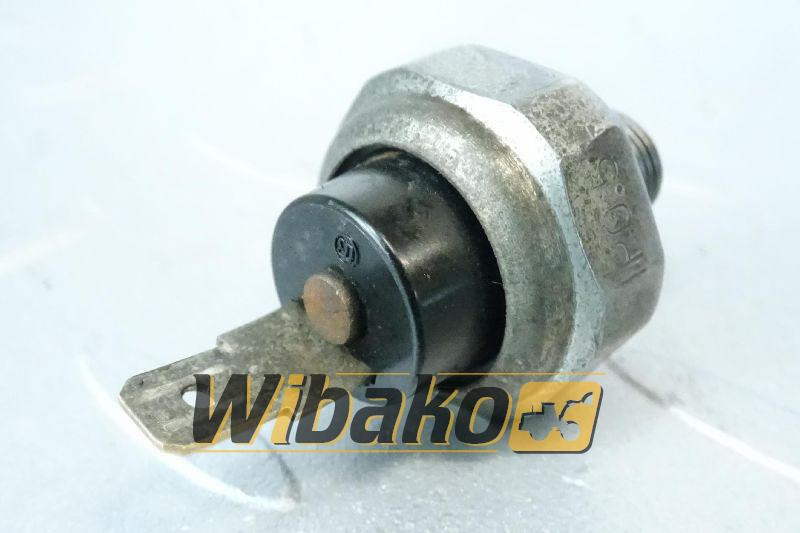 Oil pressure sensor Kubota 15531-39010 - Érzékelő - Építőipari gépek: 1 kép. Oil pressure sensor Kubota 15531-39010 - Érzékelő - Építőipari gépek: 1 kép.