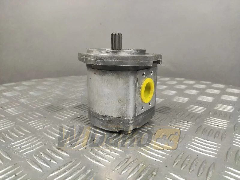 Poclain 40182508 P4743518X - Hidraulikus szivattyú - Építőipari gépek: 1 kép. Poclain 40182508 P4743518X - Hidraulikus szivattyú - Építőipari gépek: 1 kép.