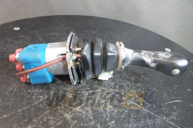 Rexroth 5TH6E52.14/YU01M05 - Hidraulikus szelep - Építőipari gépek: 3 kép. Rexroth 5TH6E52.14/YU01M05 - Hidraulikus szelep - Építőipari gépek: 3 kép.