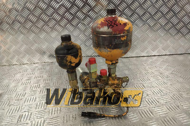 Valves set Wabco 4773970070 - Hidraulikus szelep - Építőipari gépek: 1 kép. Valves set Wabco 4773970070 - Hidraulikus szelep - Építőipari gépek: 1 kép.