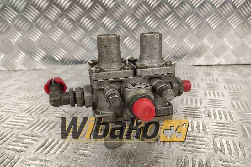 Valves set Wabco 9347023200 - Hidraulikus szelep - Építőipari gépek: 1 kép. Valves set Wabco 9347023200 - Hidraulikus szelep - Építőipari gépek: 1 kép.