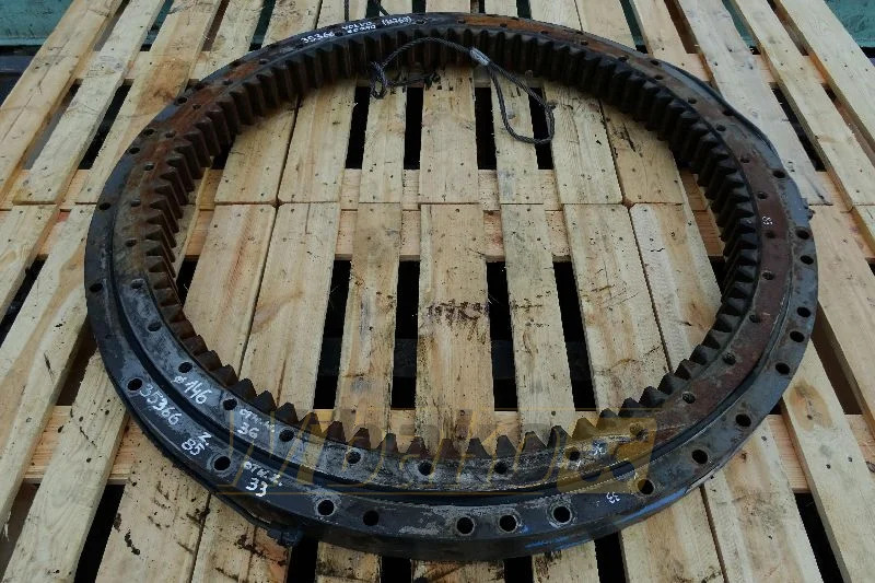 Volvo EC240 - Elforduló gyűrű - Építőipari gépek: 1 kép. Volvo EC240 - Elforduló gyűrű - Építőipari gépek: 1 kép.