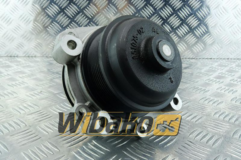 Water pump Liebherr 12863021 - Hűtőfolyadék szivattyú - Építőipari gépek: 1 kép. Water pump Liebherr 12863021 - Hűtőfolyadék szivattyú - Építőipari gépek: 1 kép.
