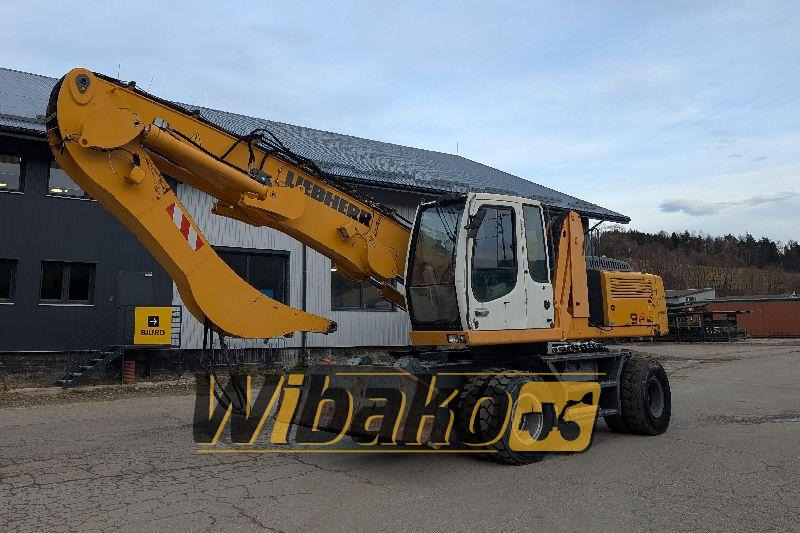 Wheel excavator Liebherr A924C - Gumikerekes kotró: 1 kép. Wheel excavator Liebherr A924C - Gumikerekes kotró: 1 kép.