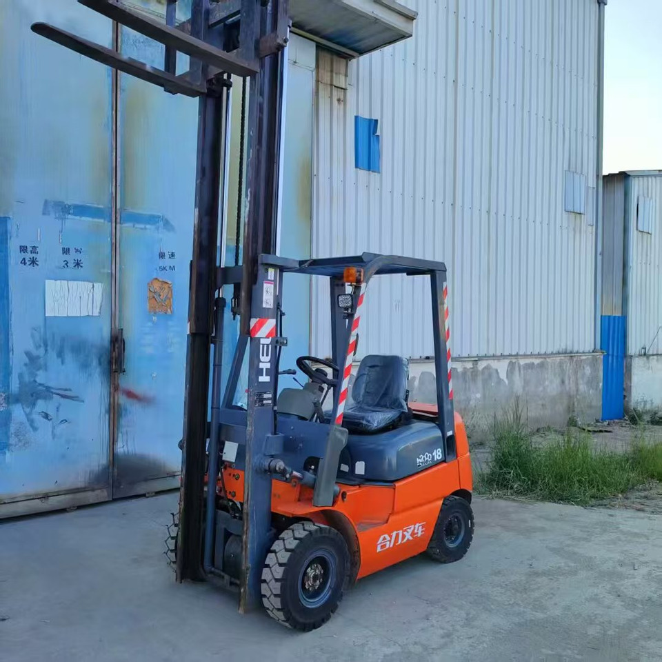 合力 1.8-ton - Gumilánctalpas személyemelő: 5 kép. 合力 1.8-ton - Gumilánctalpas személyemelő: 5 kép.