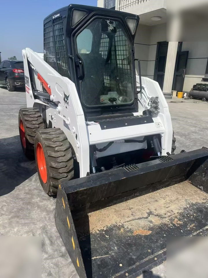 BOBCAT S160 - Mini homlokrakodó: 5 kép. BOBCAT S160 - Mini homlokrakodó: 5 kép.