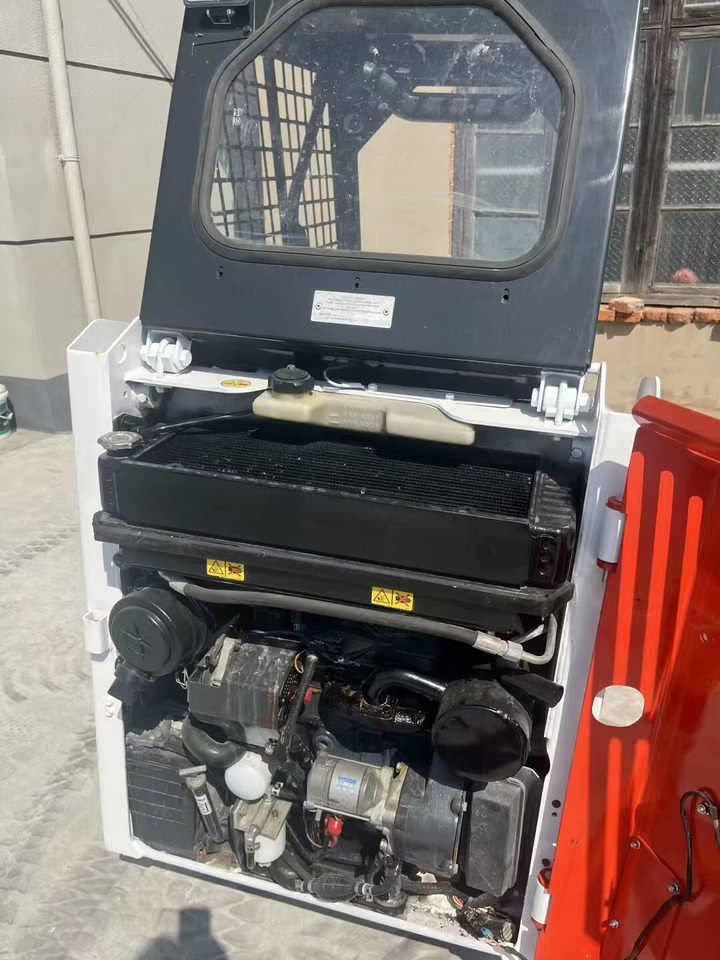 Mini homlokrakodó BOBCAT S730: 8 kép.