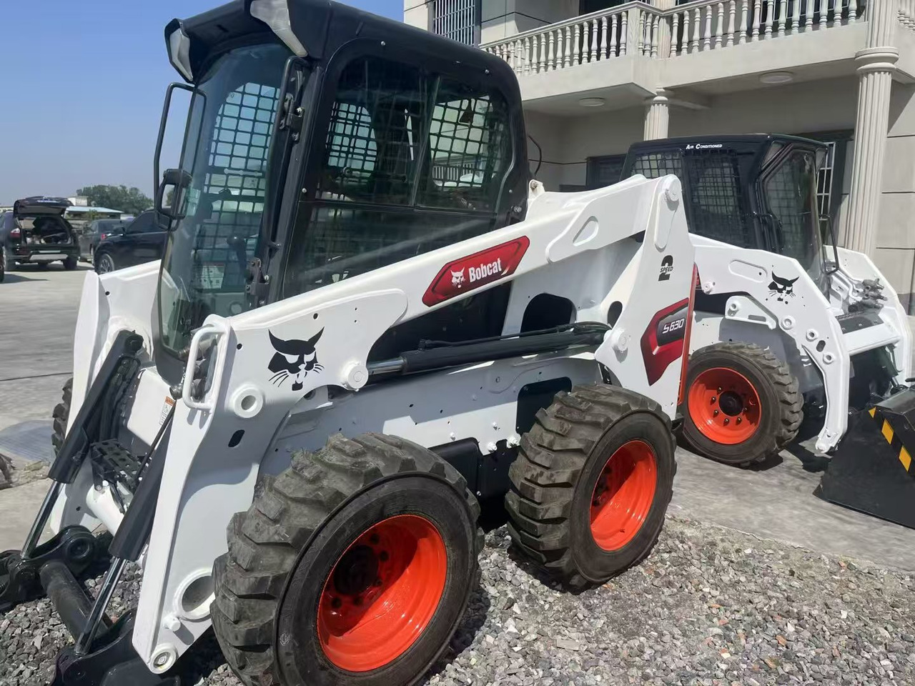 BOBCAT s630 - Mini homlokrakodó: 1 kép. BOBCAT s630 - Mini homlokrakodó: 1 kép.