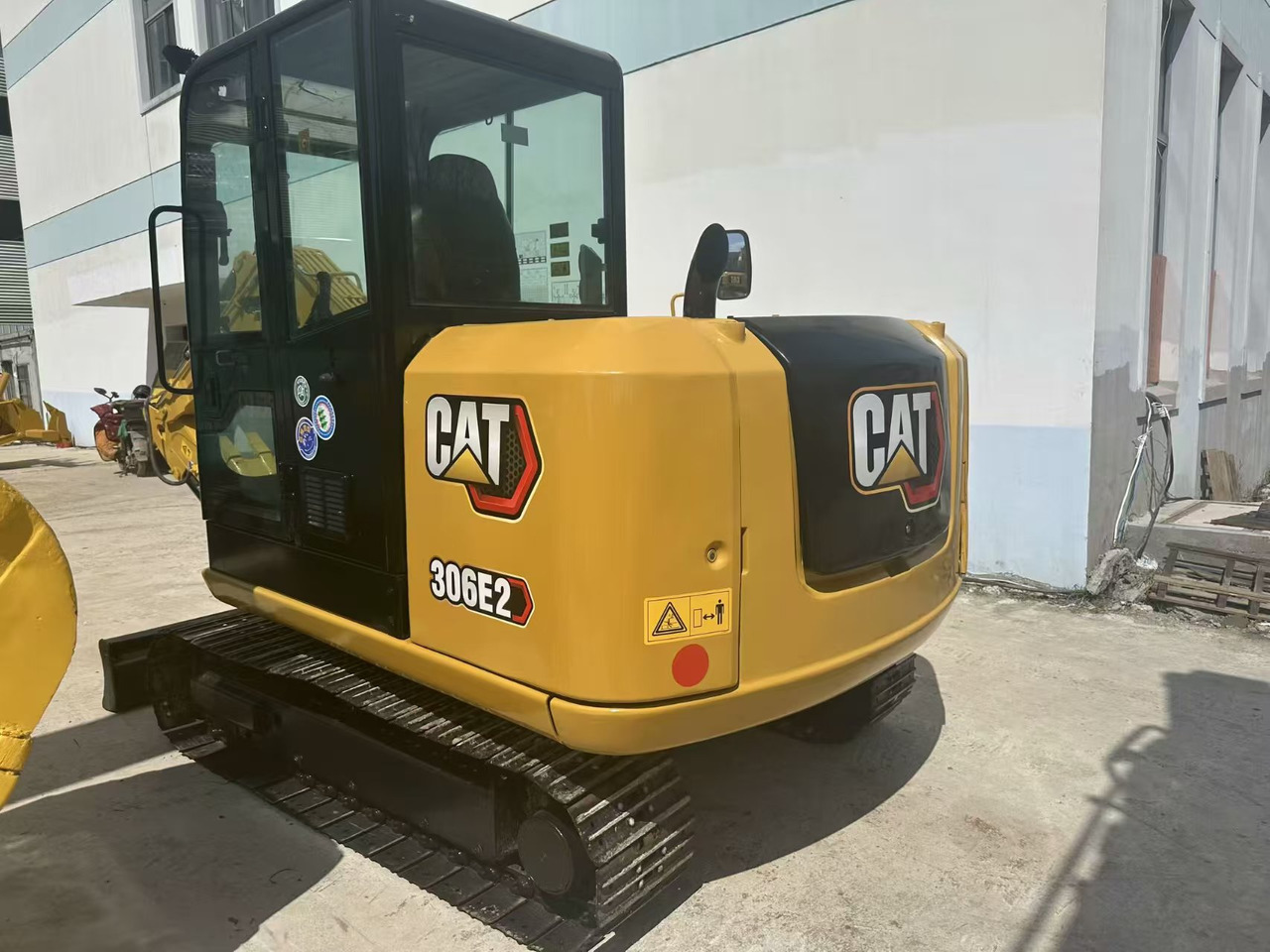 CATERPILLAR 306E2 - Lánctalpas kotró: 1 kép. CATERPILLAR 306E2 - Lánctalpas kotró: 1 kép.