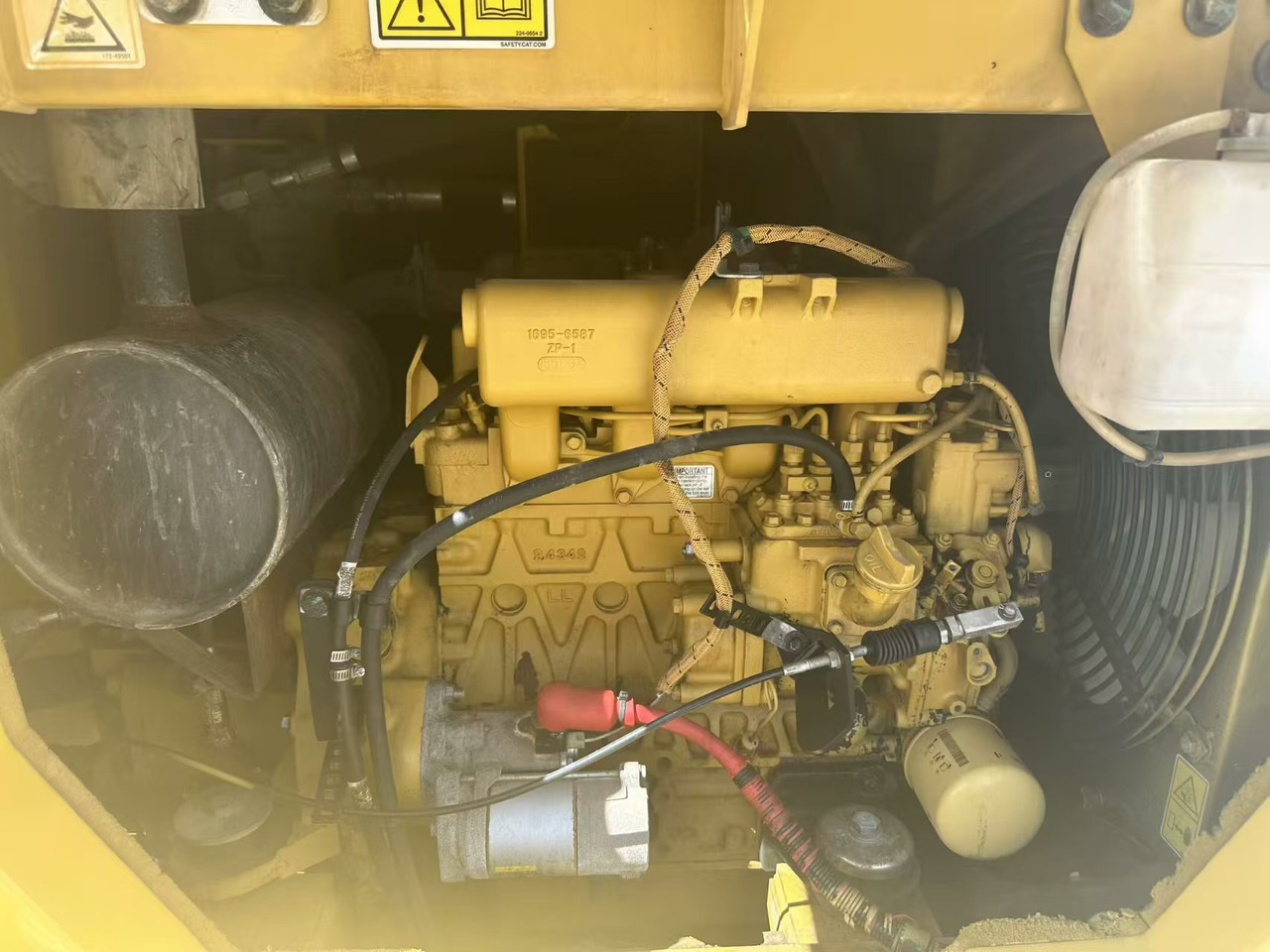 CATERPILLAR 306E2 - Lánctalpas kotró: 2 kép. CATERPILLAR 306E2 - Lánctalpas kotró: 2 kép.
