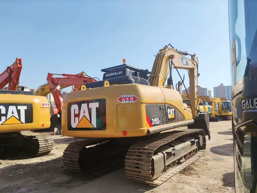 CATERPILLAR 315D - Lánctalpas kotró: 2 kép. CATERPILLAR 315D - Lánctalpas kotró: 2 kép.