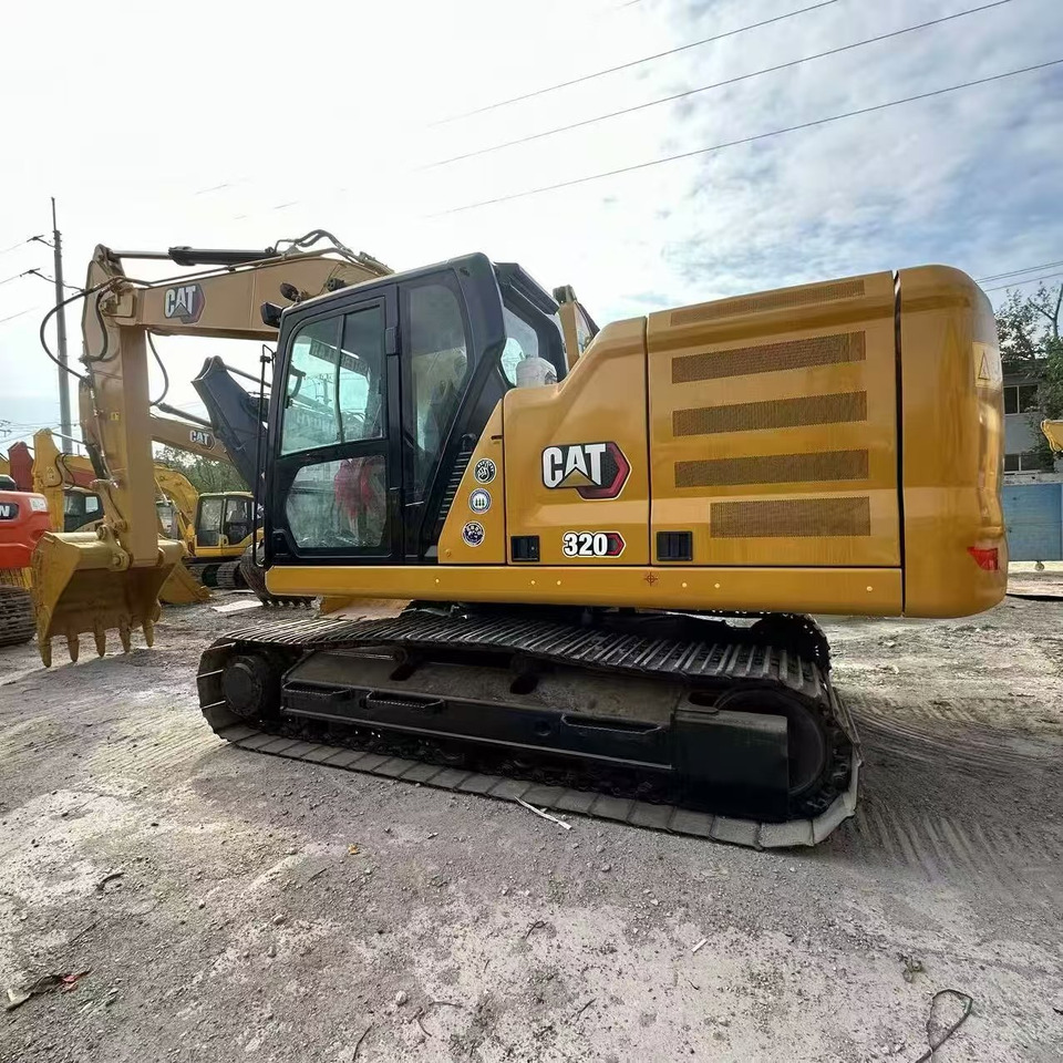 CATERPILLAR 330D2 - Lánctalpas kotró: 3 kép. CATERPILLAR 330D2 - Lánctalpas kotró: 3 kép.