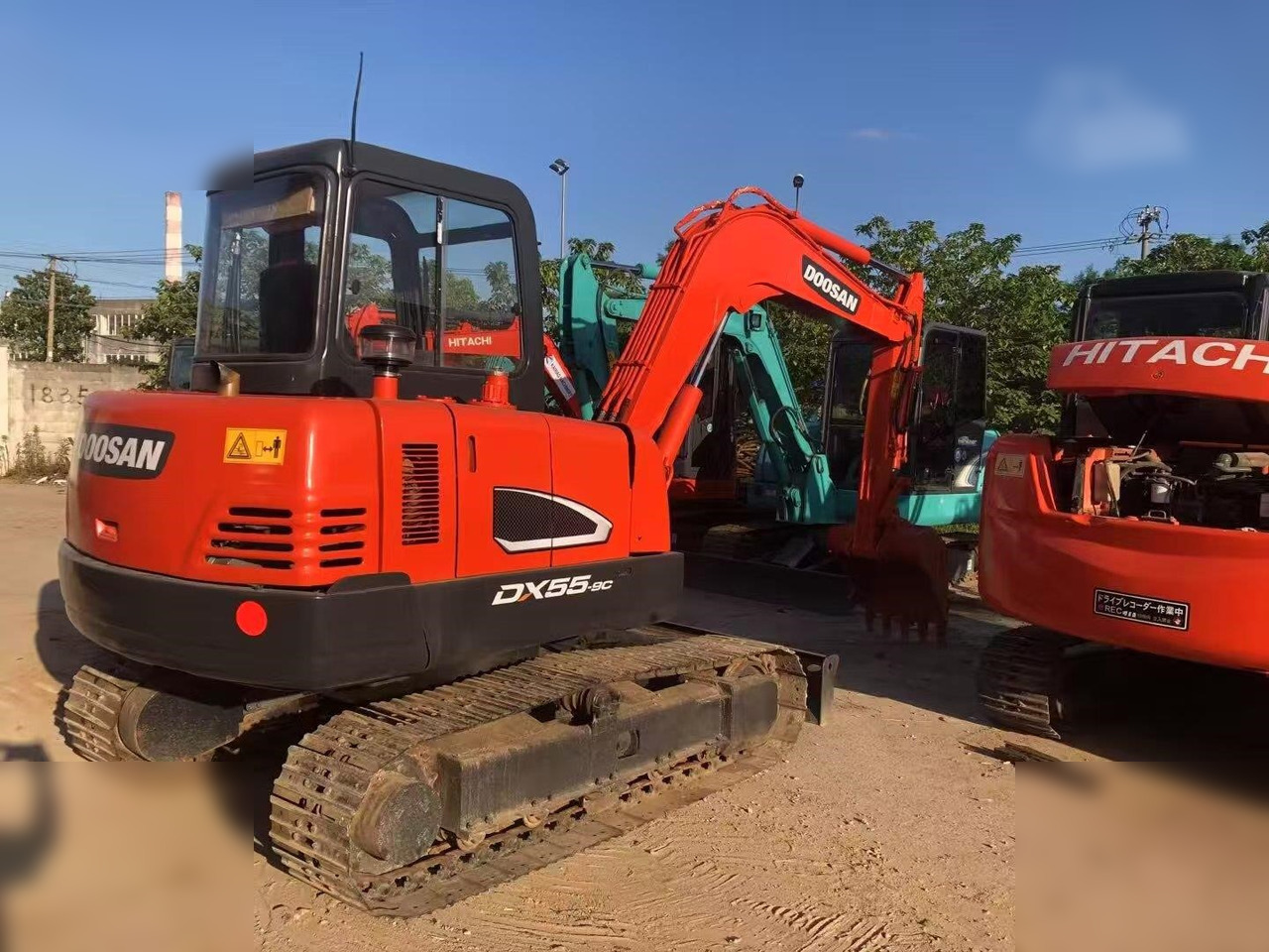 DOOSAN DH55-V - Minikotró: 4 kép. DOOSAN DH55-V - Minikotró: 4 kép.