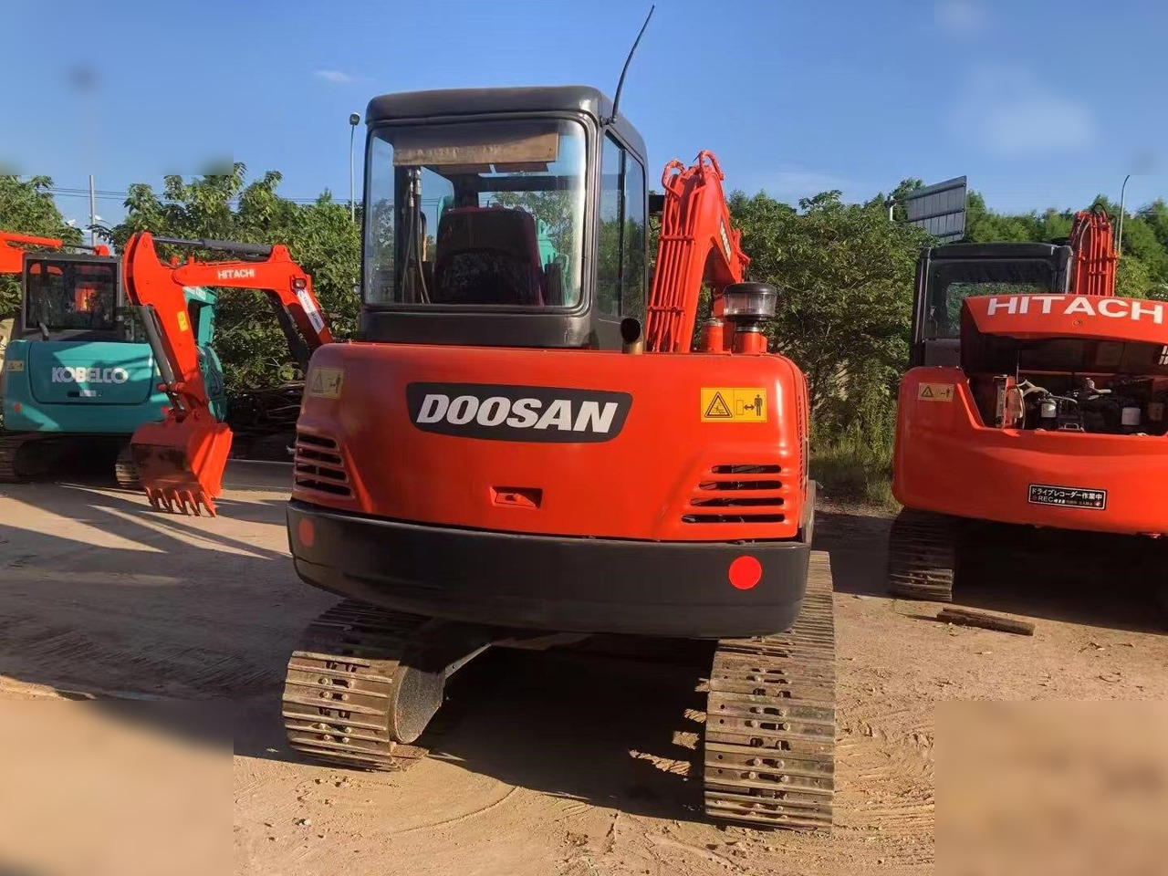DOOSAN DH55-V - Minikotró: 5 kép. DOOSAN DH55-V - Minikotró: 5 kép.