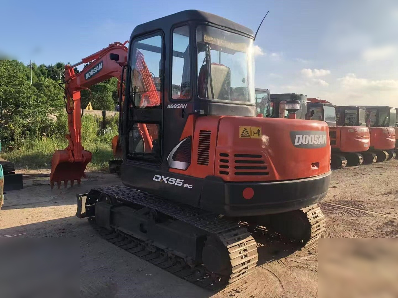 DOOSAN DH55-V - Minikotró: 3 kép. DOOSAN DH55-V - Minikotró: 3 kép.