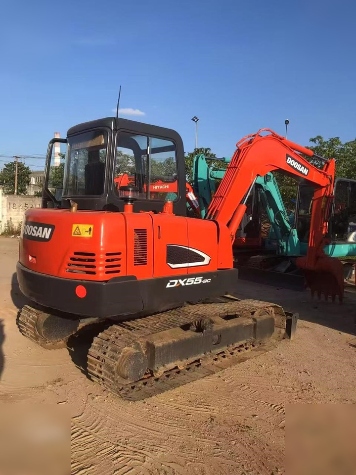 DOOSAN DH55-V - Minikotró: 1 kép. DOOSAN DH55-V - Minikotró: 1 kép.