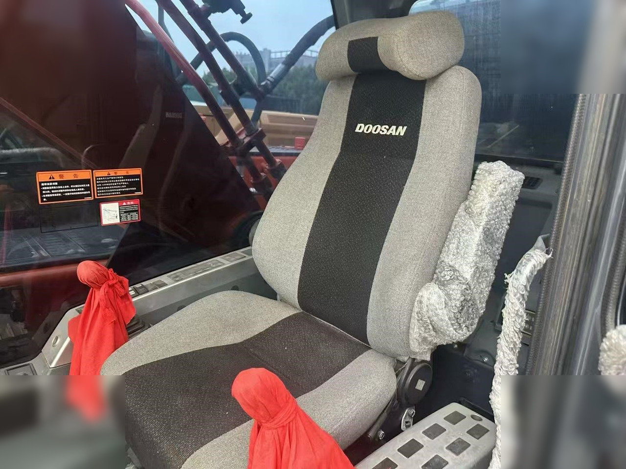 DOOSAN DX225 LC-9C - Lánctalpas kotró: 2 kép. DOOSAN DX225 LC-9C - Lánctalpas kotró: 2 kép.